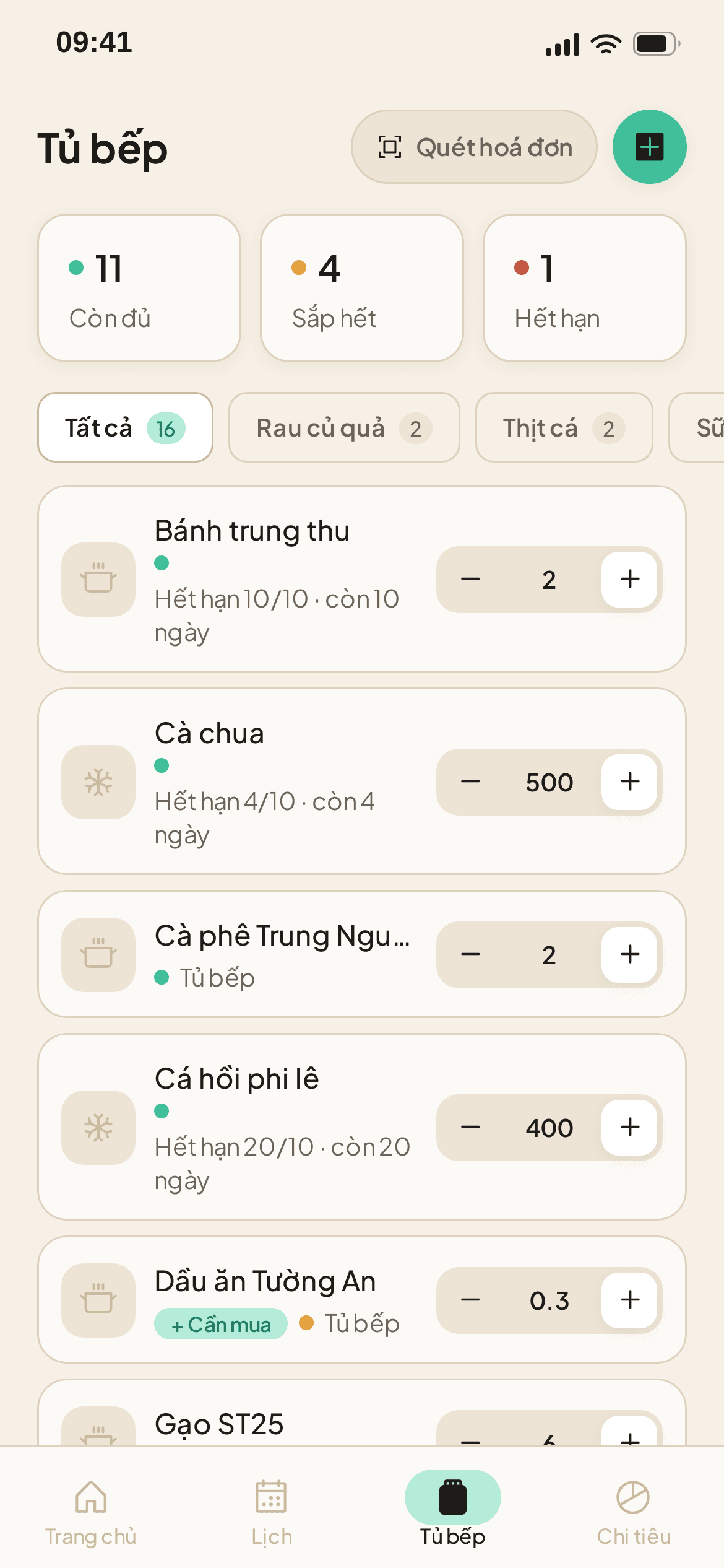 Màn hình tủ bếp của Homie thống kê món còn đủ, sắp hết và hết hạn